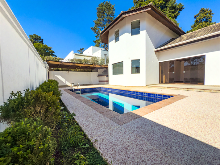 Área externa e piscina