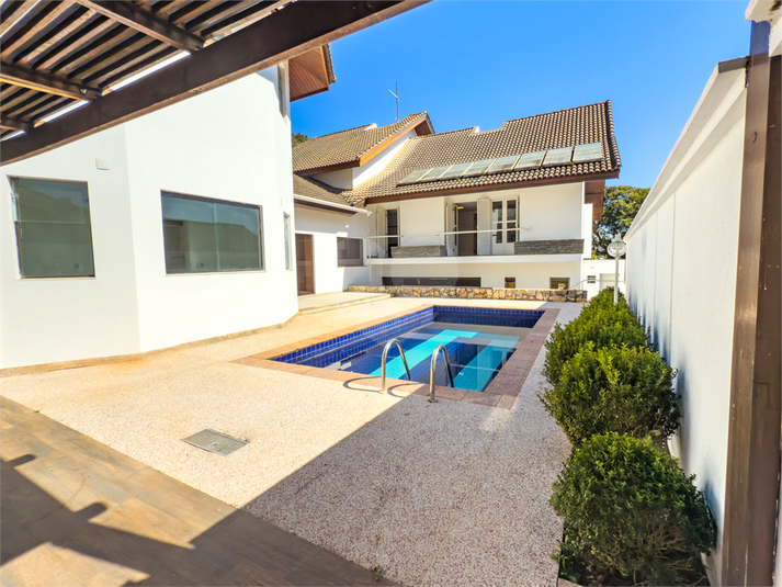 Área externa e piscina