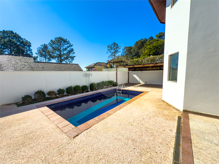 Área externa e piscina