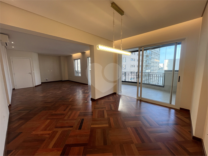 Foto REO1104651