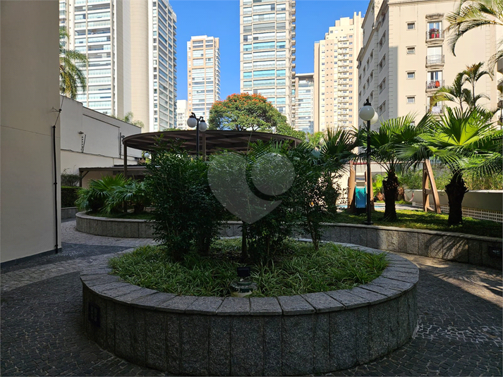 Foto REO1104727