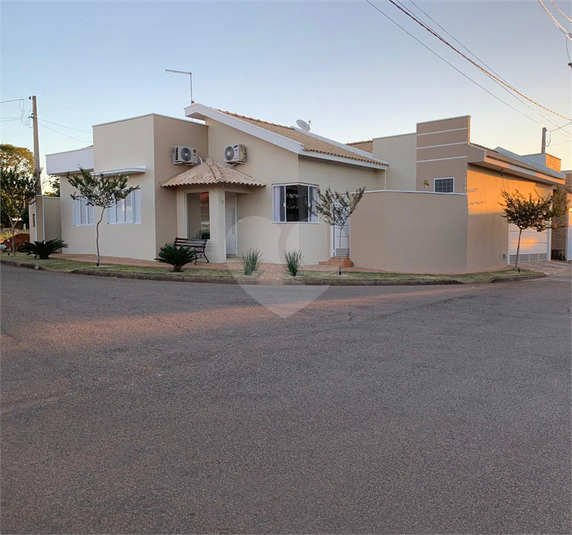 Foto REO1104794