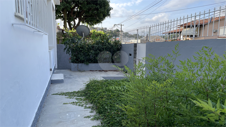 Foto REO1104989