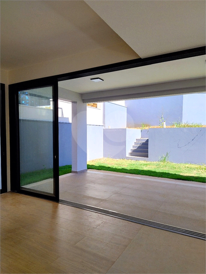 Foto REO1105073