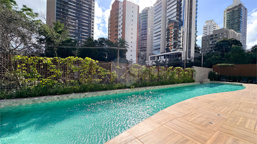 Foto REO1105611