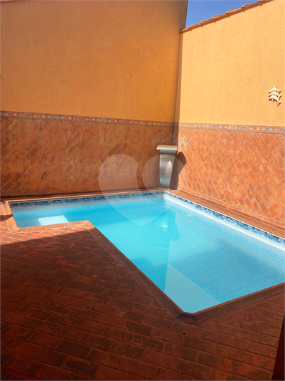 Foto REO1106286