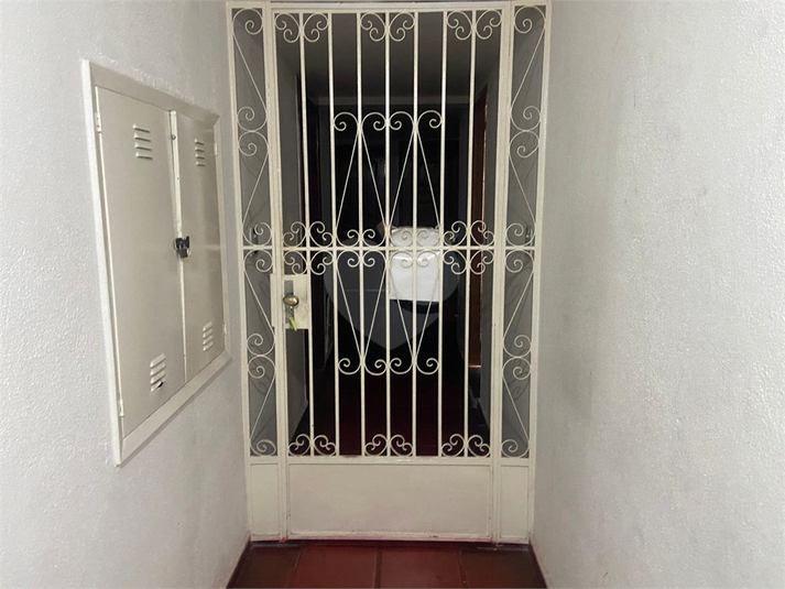 Segurança extra no corredor