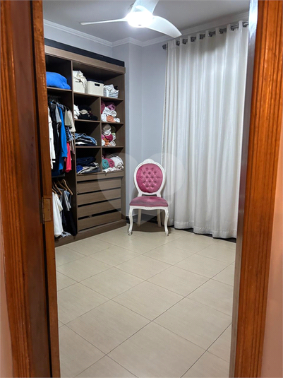 Suite 4 - Closet
