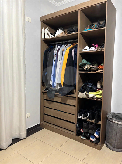 SUITE 4 closet