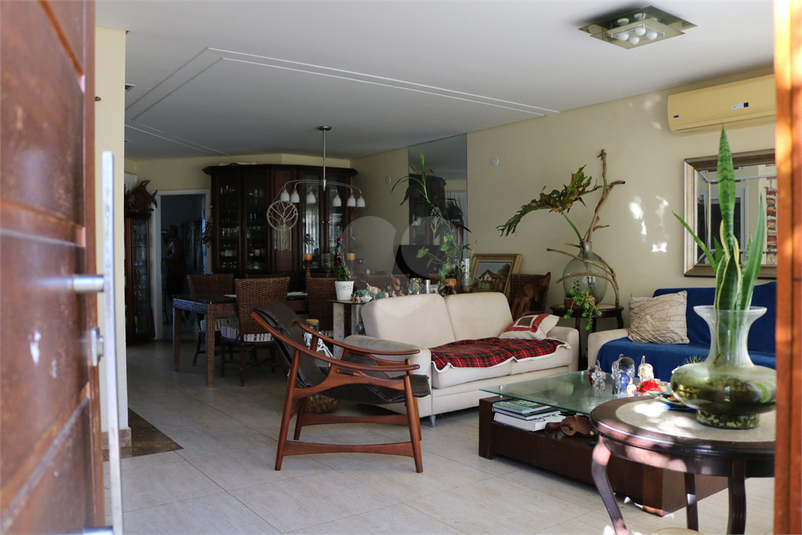 Foto REO1109076