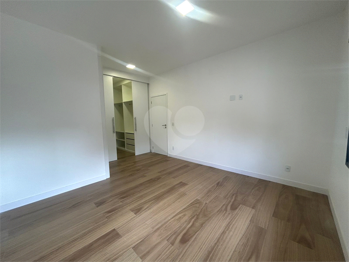 Foto REO1109478