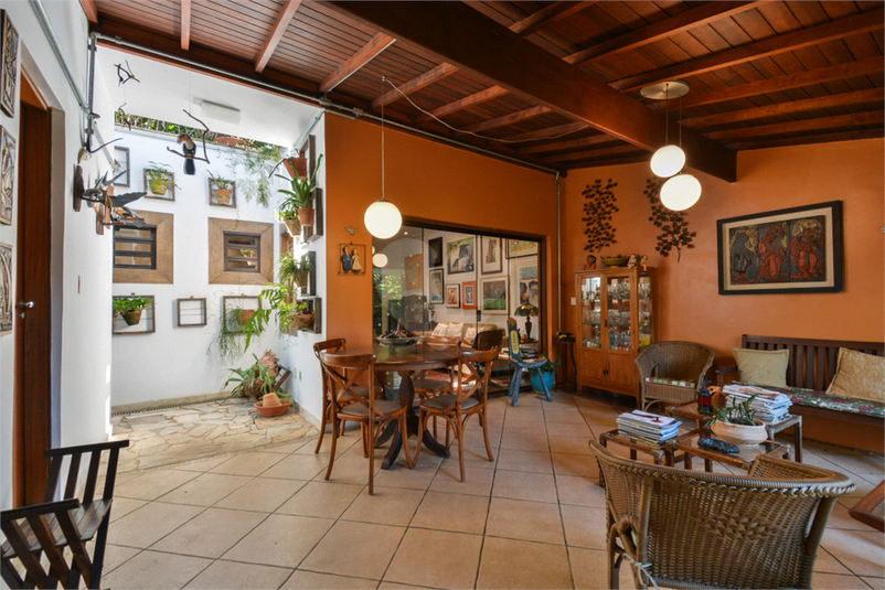 Foto REO1109574