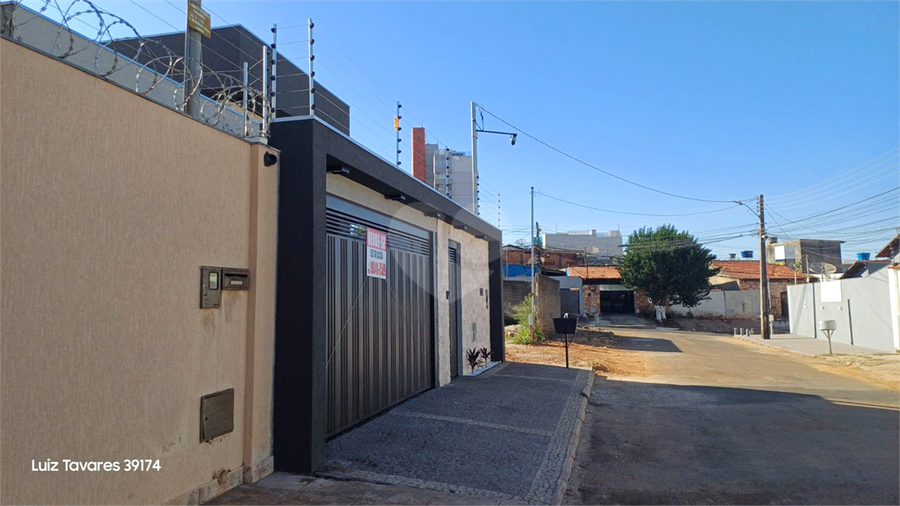 Foto REO1110437