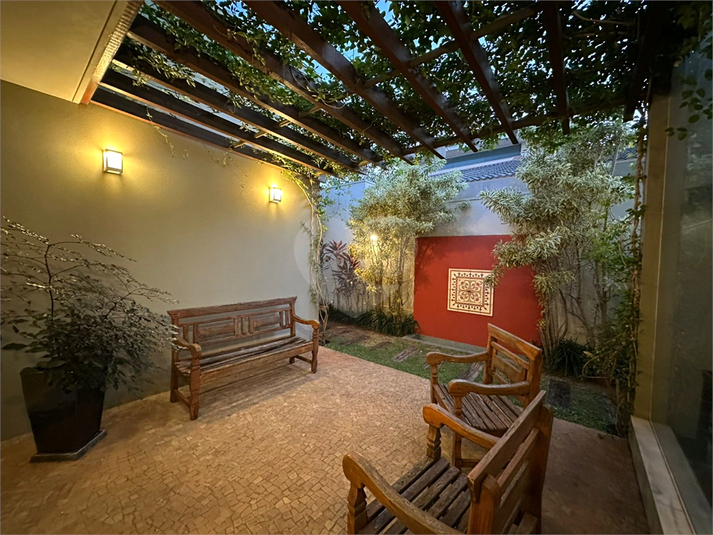 Foto REO1110766