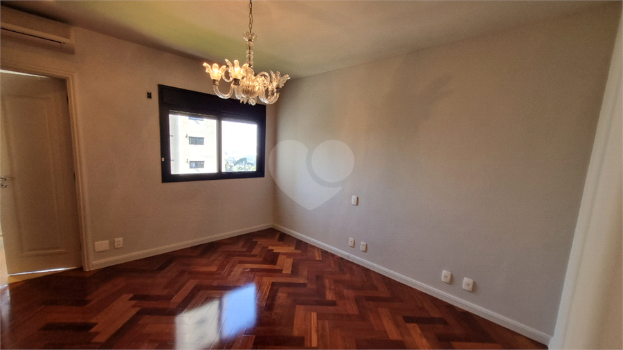 Foto REO1110775