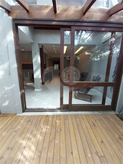 Foto REO1112099