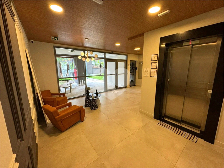 Foto REO1112298