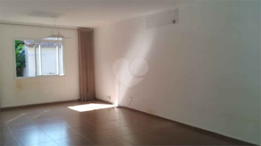 Foto REO1112304