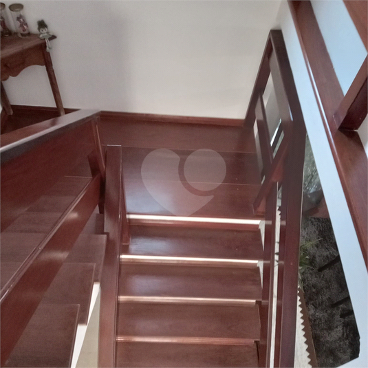 Escada em madeira,impecável