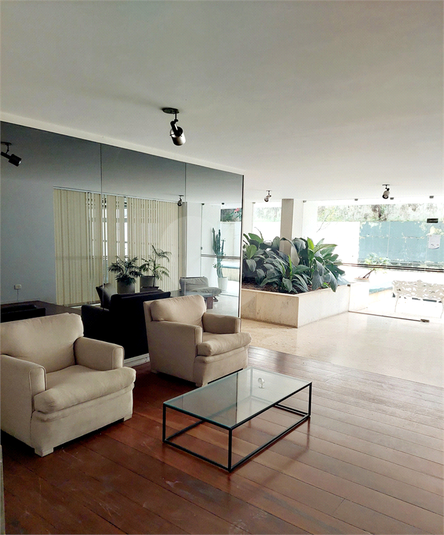 Foto REO1112562