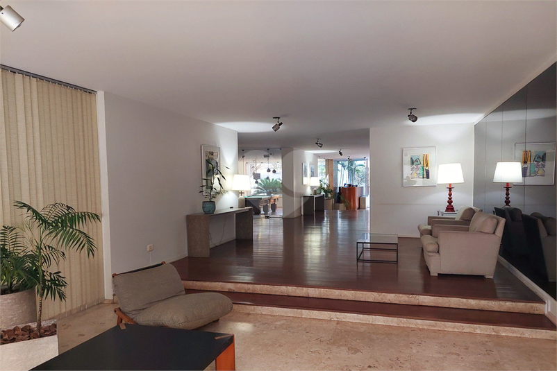 Foto REO1112562