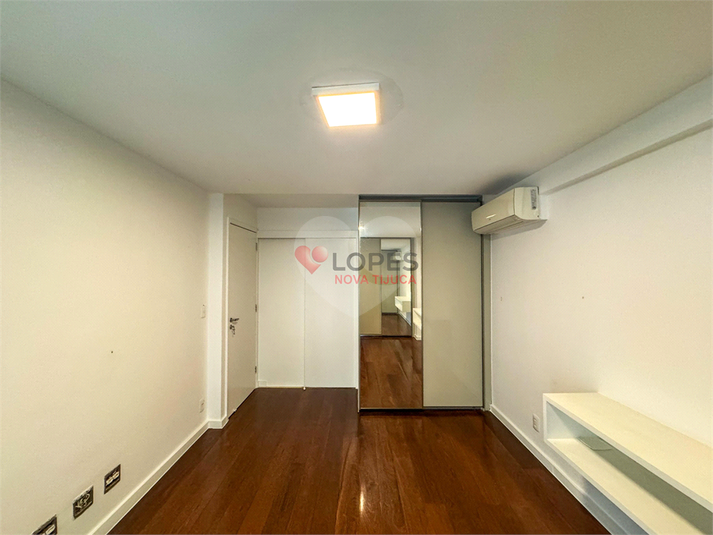 Foto REO1112568
