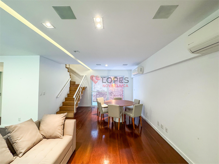 Foto REO1112568