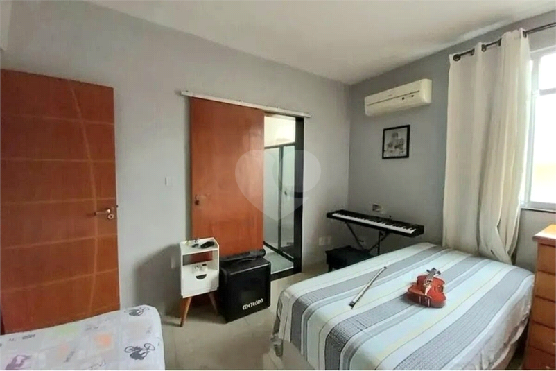 Foto REO1113038
