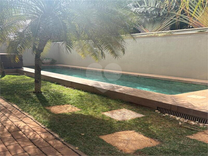 Foto REO1113267