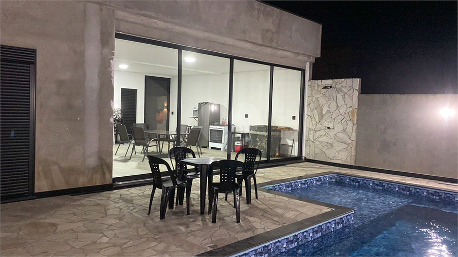 Foto REO1113828