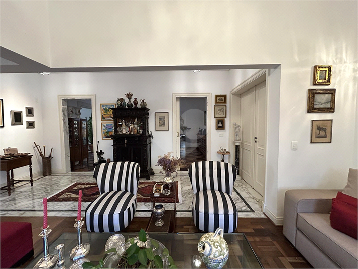 Foto REO1113835