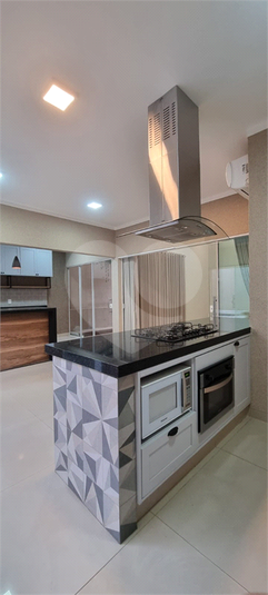 Foto REO1113957