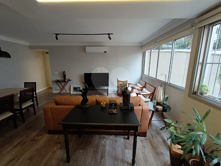 Foto REO1114159