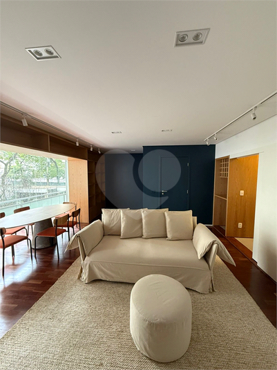 Foto REO1114377