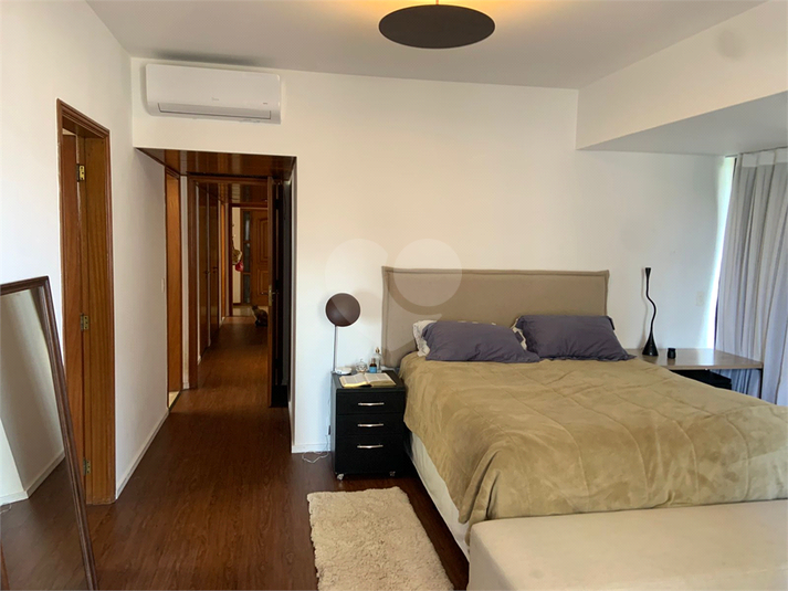 Foto REO1114575