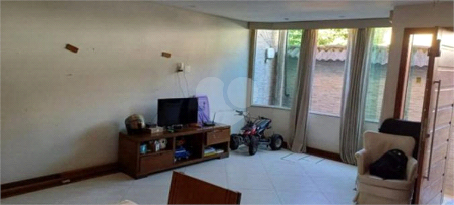 Foto REO1114635