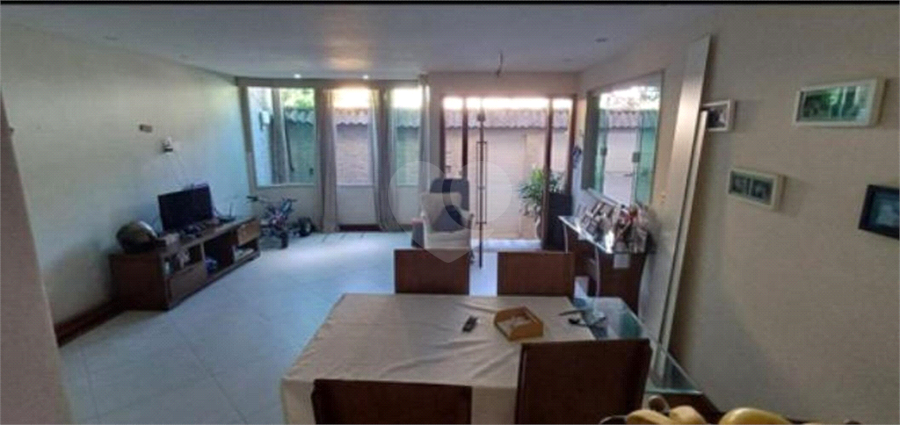 Foto REO1114635