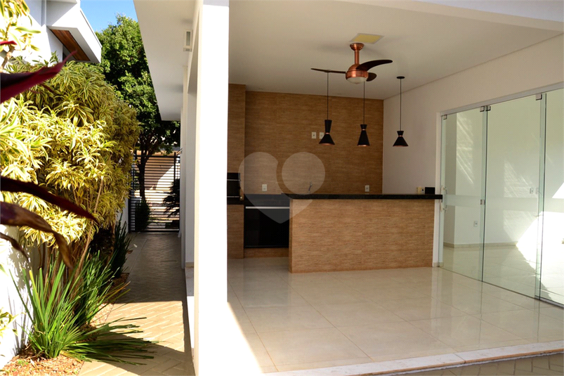 Foto REO1114783