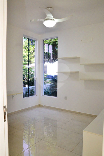 Foto REO1114783