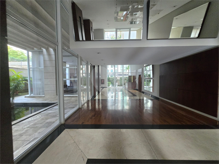 Foto REO1114836