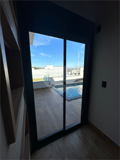 Foto REO1114850