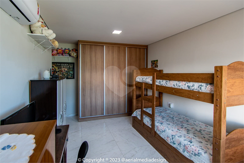Foto REO1114931