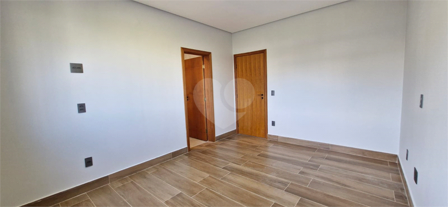 Foto REO1114941