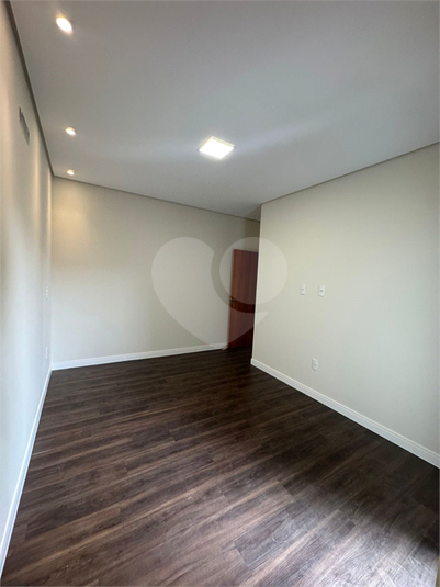 Foto REO1115089