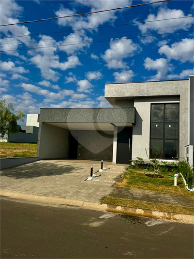 Foto REO1115089