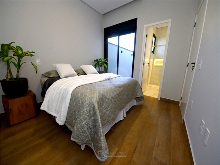 Foto REO1115367