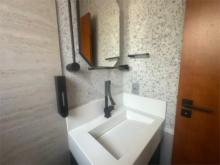 Foto REO1115861