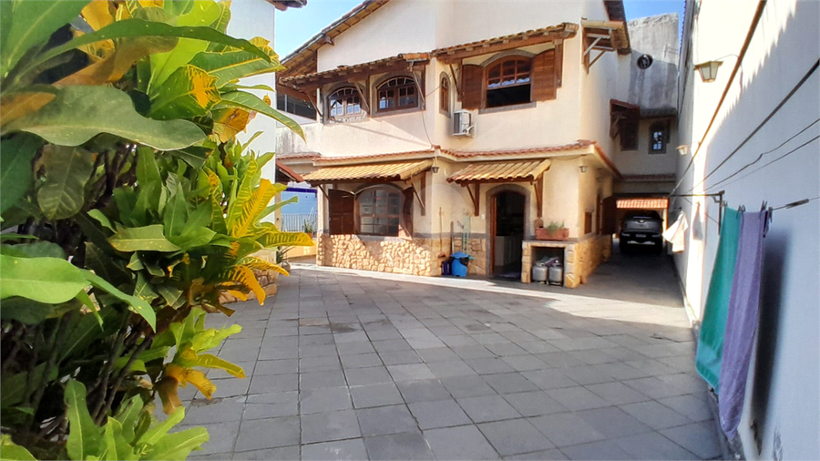 Foto REO1115973