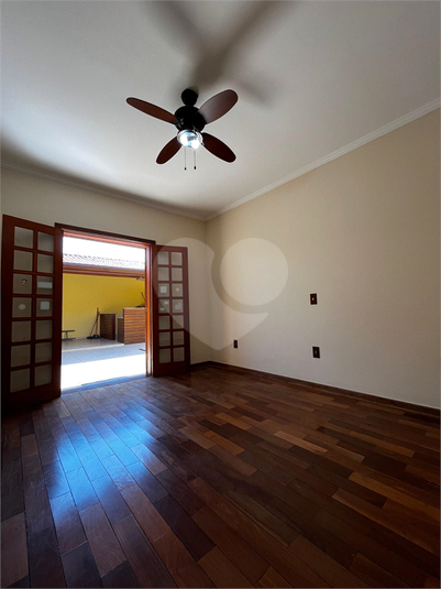 Foto REO1116033