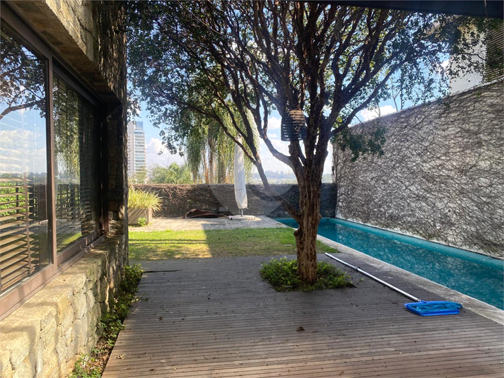 Foto REO1116043